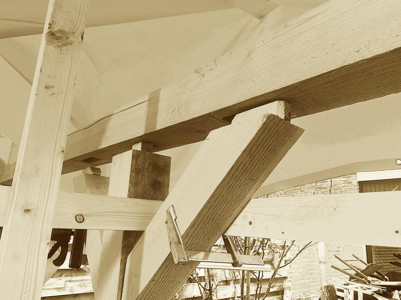 Houtverbinding-spijker-lijmloos